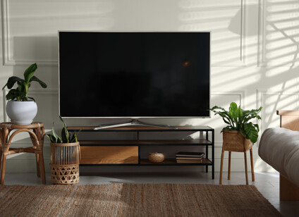 462185406-biala-sciana-za-tv-C1