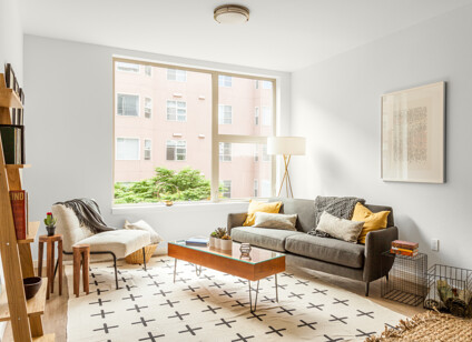 141465993-salon-w-bloku-C77