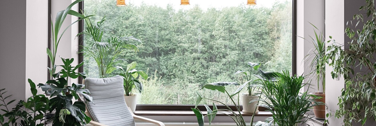 Styl naturalny &ndash; mieszkanie w jasnych kolorach. Propozycja koloru ściany to KL15 Platynowy Szary MAGNAT #kolorLove.