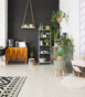 150579405-salon-z-czarna-sciana-cegla-i-grafika-KL21-KL04