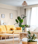 489761449-salon-z-zolta-i-biala-sofa-C2