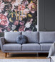216987628-ciemna-sciana-i-tapeta-w-salonie-C54