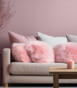 673336829-kolor-rozowy-w-salonie-KL33