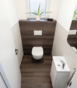 Salon – wnętrze z pomalowaną ścianą w kolorze B5 czysta biel