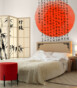 556383816-sypialnia-z-czerwona-lampa-C81