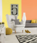 salon-w-bieli-i-w-kolorach-pomaraczowych