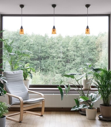 Styl naturalny &ndash; mieszkanie w jasnych kolorach. Propozycja koloru ściany to KL15 Platynowy Szary MAGNAT #kolorLove.