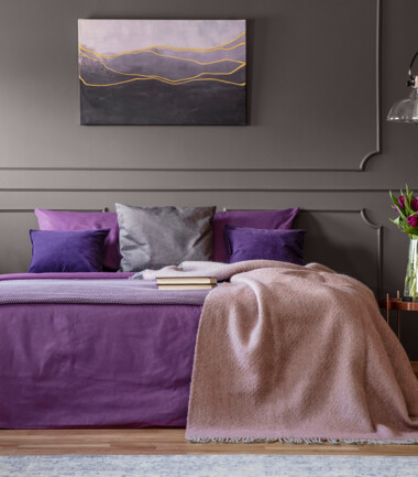 207142820-sypialnia-purpurowe-dodatki-KL14