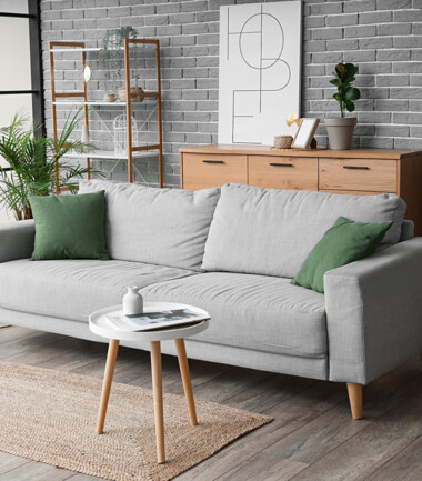 1003268701-salon-z-szara-cegla-na-scianie-i-szara-sofa-C77