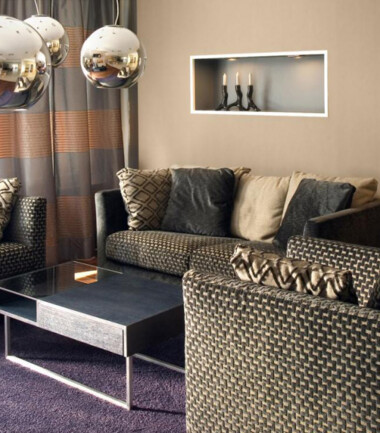 bezowy-kolor-farby-w-salonie
