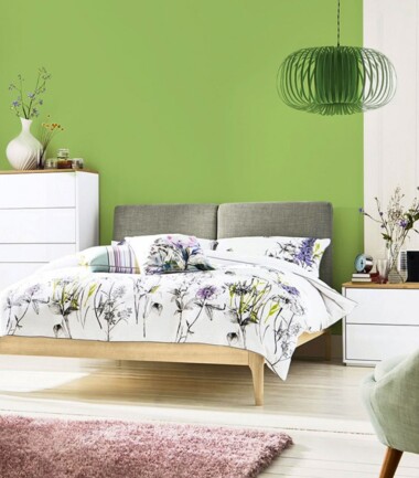 zielona-sypialnia-z-botanicznym-motywem