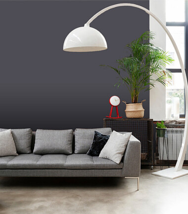 W-budynku-z-histori-ciemny-salon-CR30-Nocny-szafir