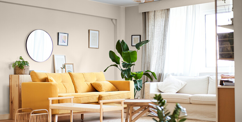 489761449-salon-z-zolta-i-biala-sofa-C2