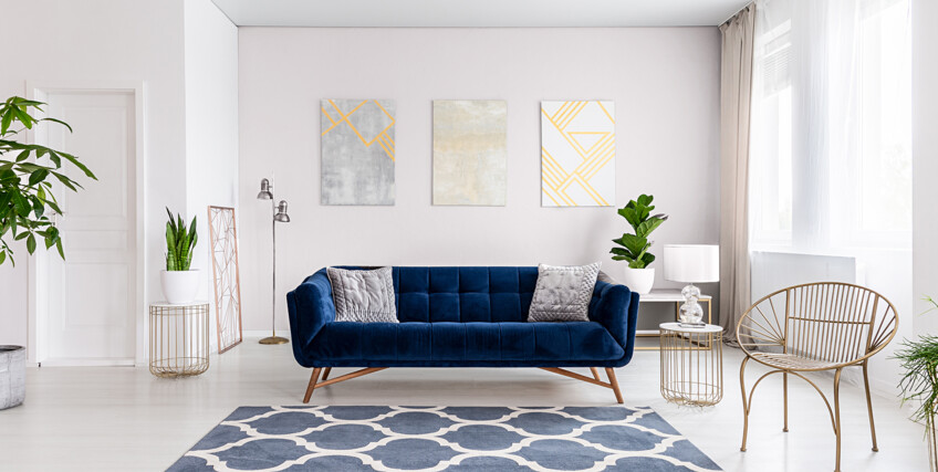 218786674_bialo-szary-salon-z-granatowa-sofa_KL15_KL06