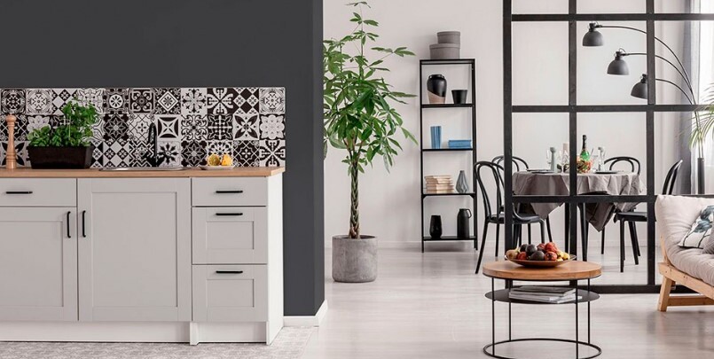 salon-z-aneksem-kuchennym-w-stylu-skandynawskim