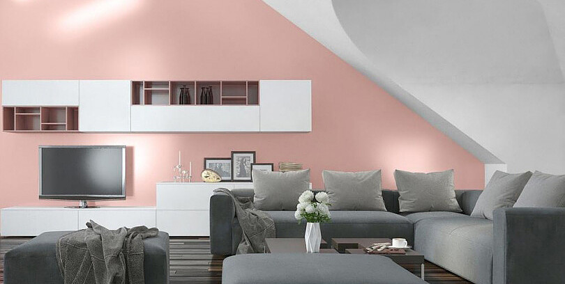 Nowoczesny salon zszarą kanapą i ścianą w kolorze szary piryt