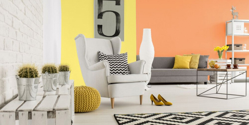 salon-w-bieli-i-w-kolorach-pomaraczowych