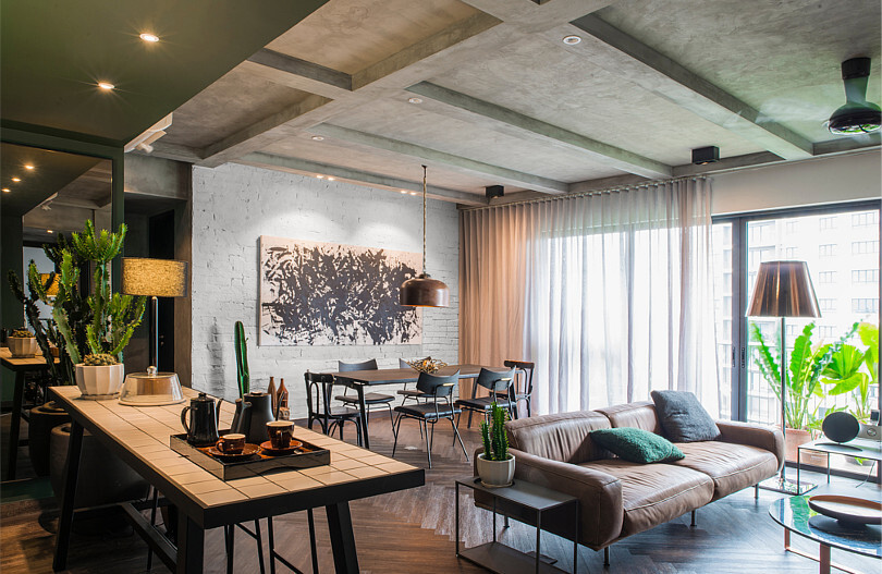 188348442-otwarty-salon-z-jadalnia-w-stylu-industrialnym-C70
