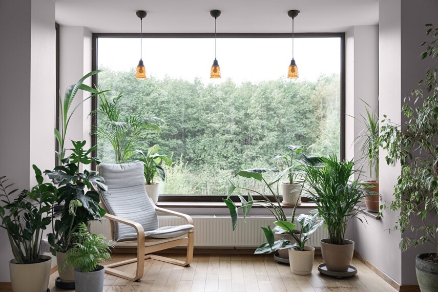 Styl naturalny &ndash; mieszkanie w jasnych kolorach. Propozycja koloru ściany to KL15 Platynowy Szary MAGNAT #kolorLove.
